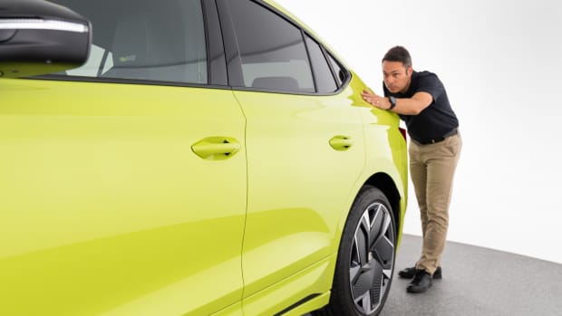 Prüfung der Verarbeitungsqualität eines Autos