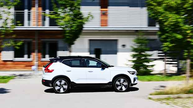 Aufnahme des fahrenden Volvo XC40