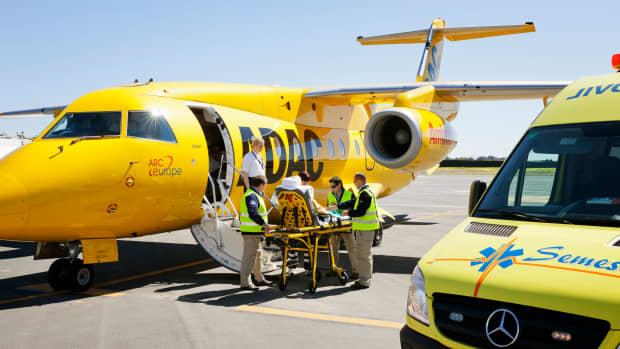 Der ADAC Ambulanz Service holt eine verletzte Person aus Spanien zurück