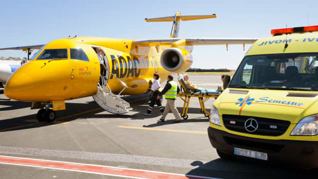 Der ADAC Ambulanz Service holt eine verletzte Person aus Spanien zurück