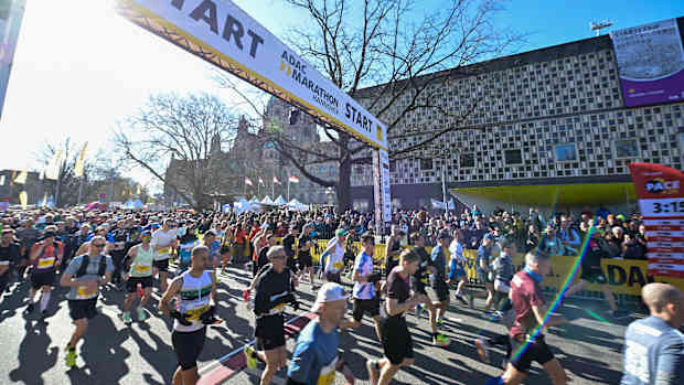 Läufer am Start des ADAC Marathon in Hannover