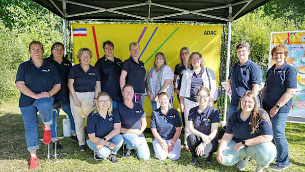 Gruppenaufnahme der Frauen des Frauennetzwerk ADAC Schleswig-Holstein e.V.