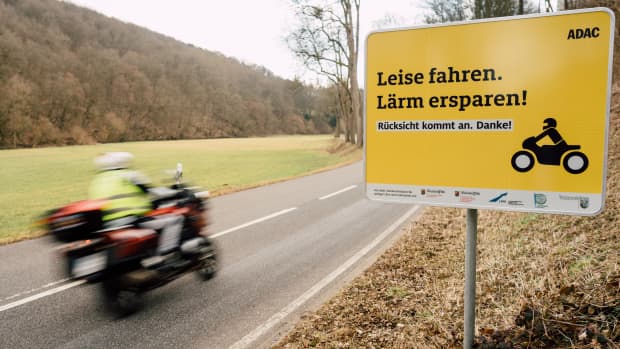 Mit dem Motorrad durch das Gelbachtal