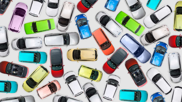 Viele verschieden farbige Autos