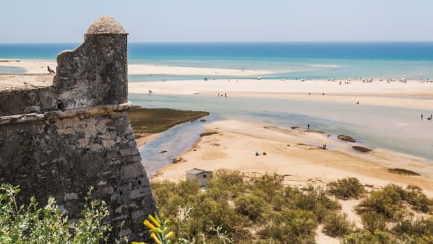 Blick von Cacela Velha auf die Sandbänke der Ria Formosa