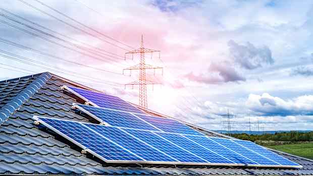 Solaranlage auf dem Dach eines Hauses