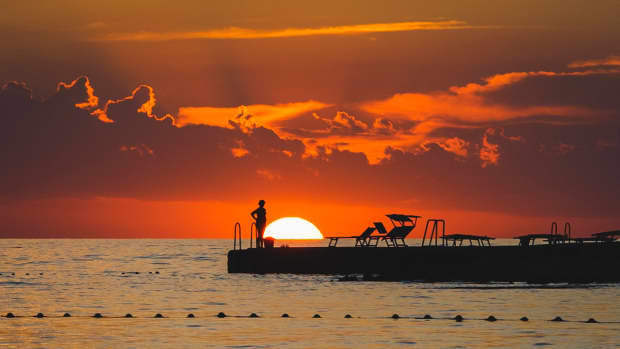 Goldene Stunde am Meer: Die Sonnenuntergänge gehören zu den unvergesslichsten Erlebnissen im Kroatienurlaub.