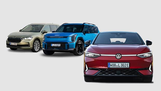 Collage aus einem Škoda Superb, Kia EV9 und einem VW ID.7