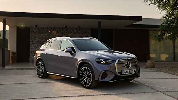 Front und Seitenansicht eines Mercedes GLC mit EQ Technologie