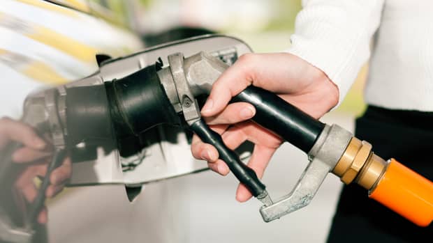 Close-Up vom Autogas-Tankstutzen bei m Tanken