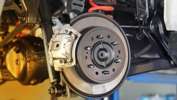 Bremsscheibe und Bremssattel vom Auto