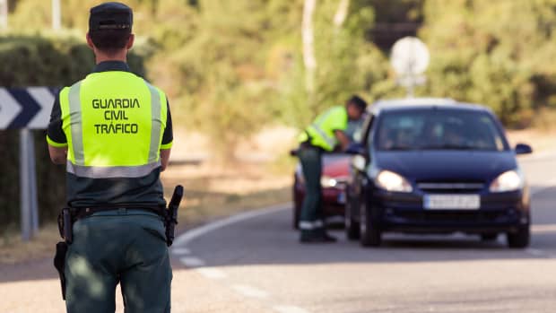 Spanische Guardia Civil bei der Verkehrskontrolle