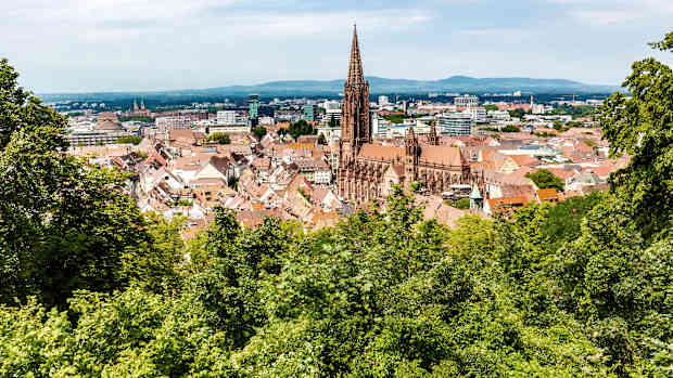 Stadtpanorama von Freiburg mit Freiburger Münster