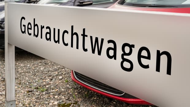 Gebrauchtwagenschild eines Autohändlers