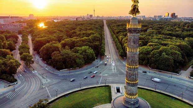 Luftaufnahme des Friedensengel in Berlin