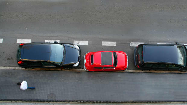 Parkende Autos aus der Vogelperspektive