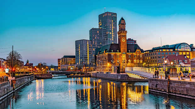 Stadtansicht von Malmö in der Abenddämmerung