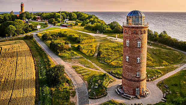 Drohnenaufnahme des Leuchtturms auf Kap Arkona auf Rügen