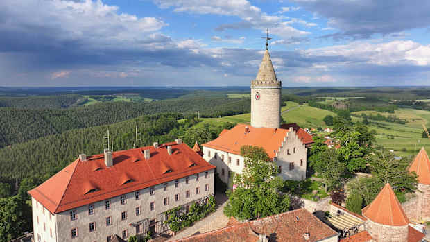 Blick auf die Leuchtenburg bei Seitenroda in Thüringen