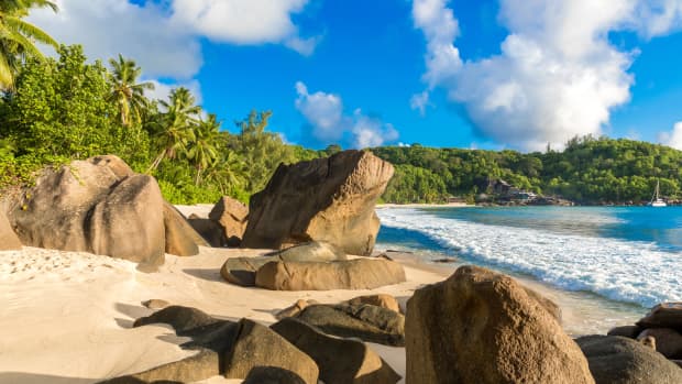 Der Traumstrand Anse Takamake bei Mehe auf den Seychellen