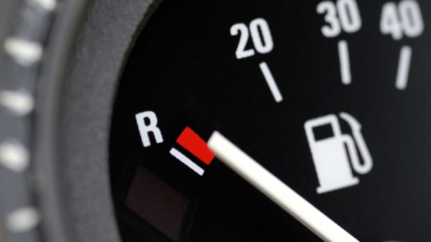 Tankanzeige von einem Auto