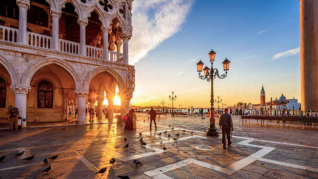 Der Markusplatz im Sonnenuntergang mit Blick auf den Canale Grande