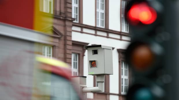 Ein Blitzer direkt an einer Ampel