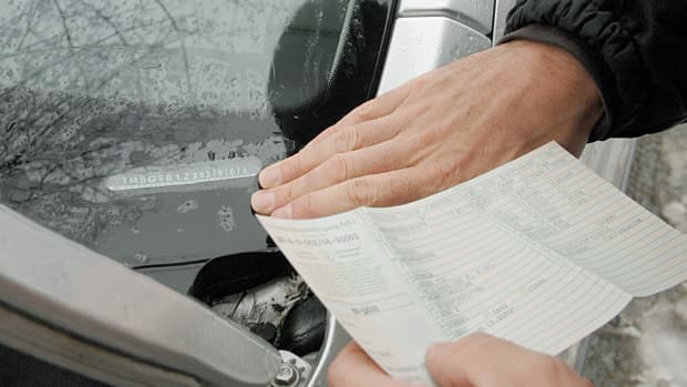 Fahrzeugkontrolle anhand der Fahrgestellnummer an der Frontscheibe
