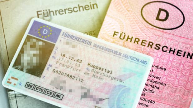 Führerschein in Papierform und als Karte