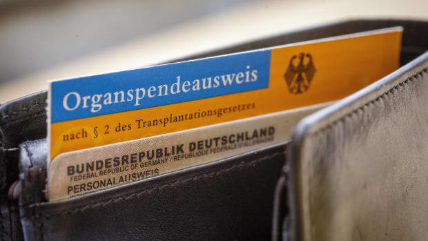 Organspendeausweis in einem Geldbeutel
