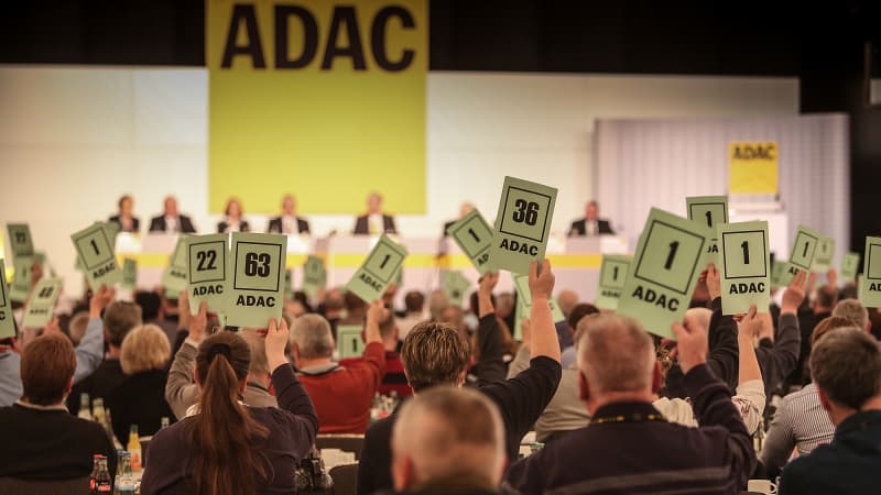 Abstimmung bei einer Mitgliederversammlung des ADAC Nordrhein