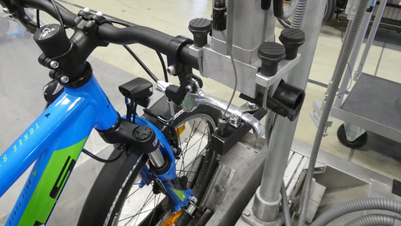 Children's bicycle brakes are tested