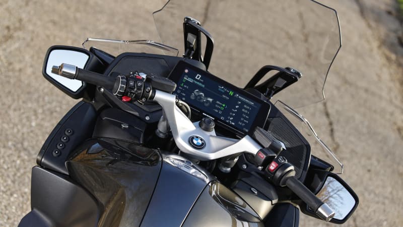 Das Cockpit von oben eines BMW R 1250 Motorrads