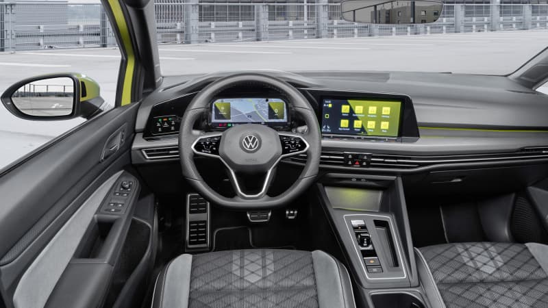 Das Cockpit eines VW Golf Variant