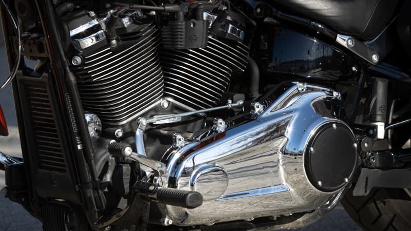 Eine Aufnahme des Motors einer Harley Davidson Sport Glide