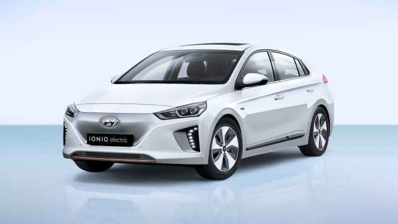 Studioaufnahme eines weißen Hyundai Ioniq Electric