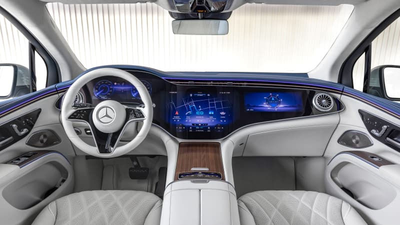 Das Cockpit des Mercedes EQS SUV