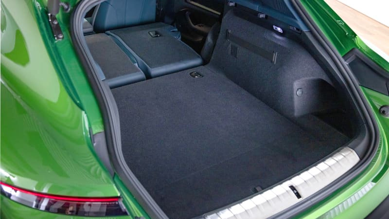 Der Kofferraum eines Porsche Taycan Cross Turismo