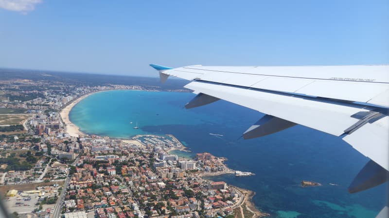 Blick aus dem Flugzeug auf die Insel Mallorca