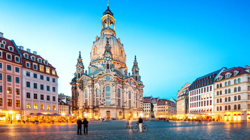 Die Frauenkirche in Dresden aufgenommen zur blauen Stunde
