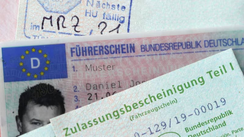 Notwendige Dokumente für eine KFZ-Zulassung Führerschein Zulassungsbescheinigung Hauptuntersuchung