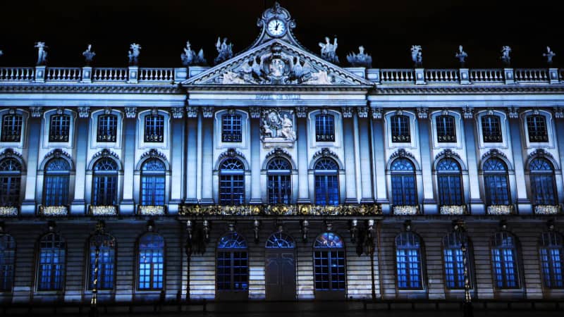 Beleuchtung eines Gebäudes beim Lichterfest Rendez-vous Place Stanislas