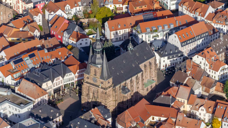 Luftbildaufnahme von der Kleinstadt Sankt Wendel mit der Wendalinusbasilika und der Altstadt