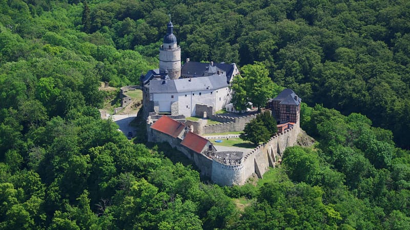Luftaufnahme der Burg Falkenstein