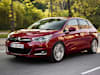 Front und Seitenansicht eines fahrenden Citroen C4
