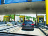 Autos stehen an einer Mautstation in Kroatien auf der A" Trakoscan
