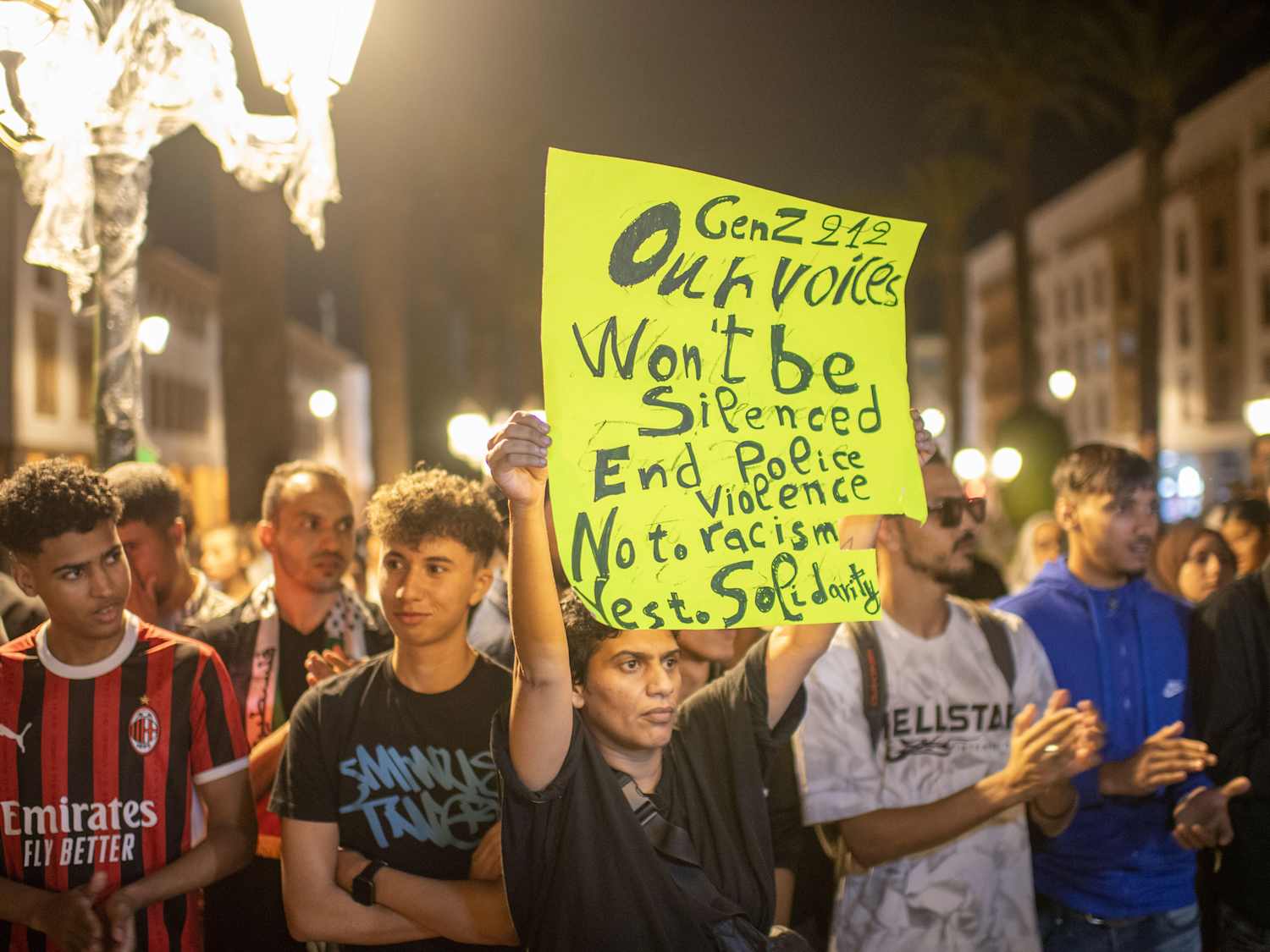 Junge Menschen versammeln sich zu einer Demonstration in Rabat, um Reformen im Bildungs- und Gesundheitswesen zu fordern und gegen Korruption zu protestieren.