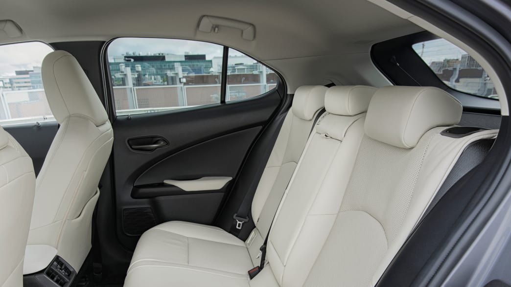 Lexus UX Hybrid: Test, Bilder, Daten, Preis, Crashtest | ADAC