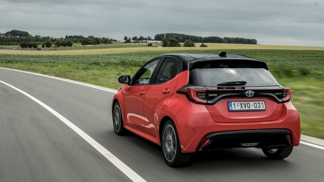 Toyota Yaris Hybrid Test So Sparsam Fahrt Der Kleinwagen Adac