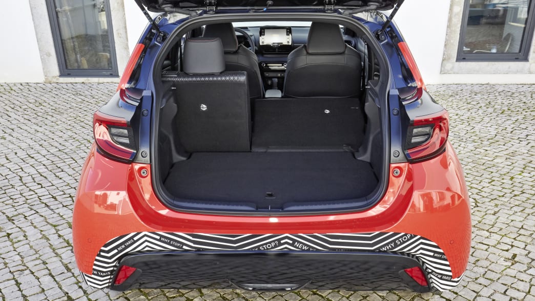 Toyota Yaris Hybrid Test So Sparsam Fahrt Der Kleinwagen Adac